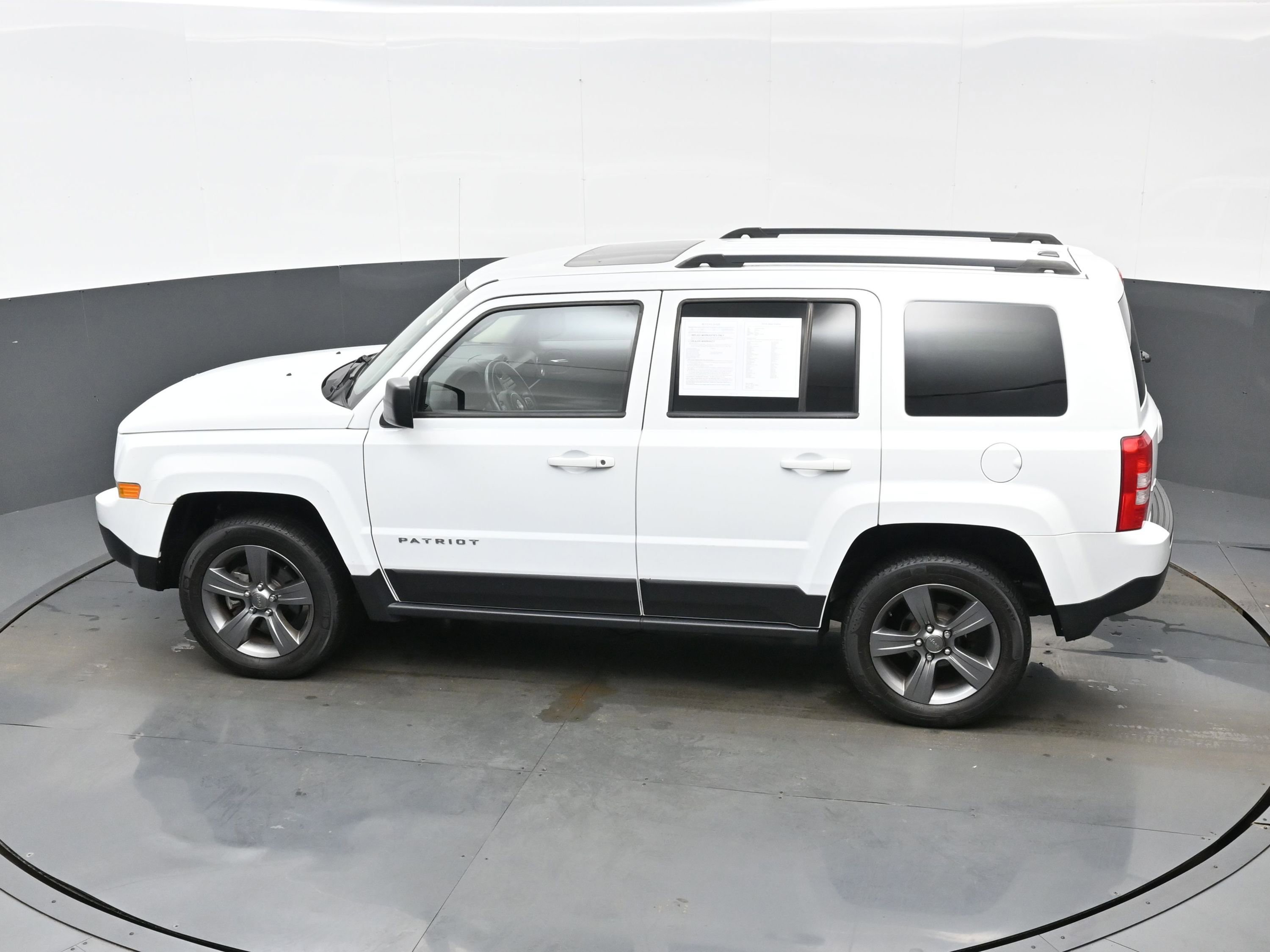 Used 2015 Jeep Patriot High Altitude image 28