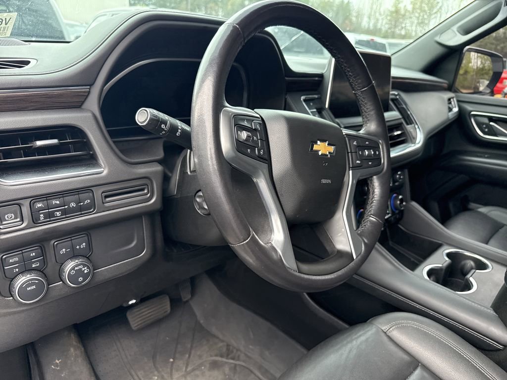 Used 2022 Chevrolet Suburban LT w/ Luxury Package image 9