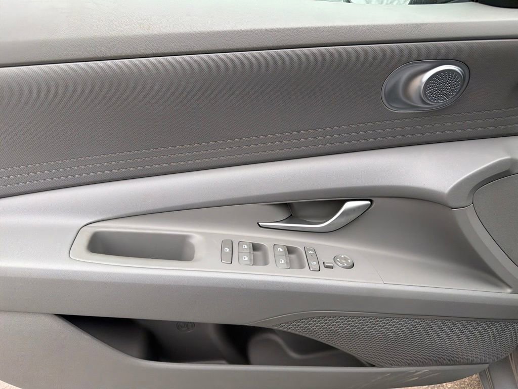 Used 2026 Hyundai Elantra SE w/ Cargo Package image 10