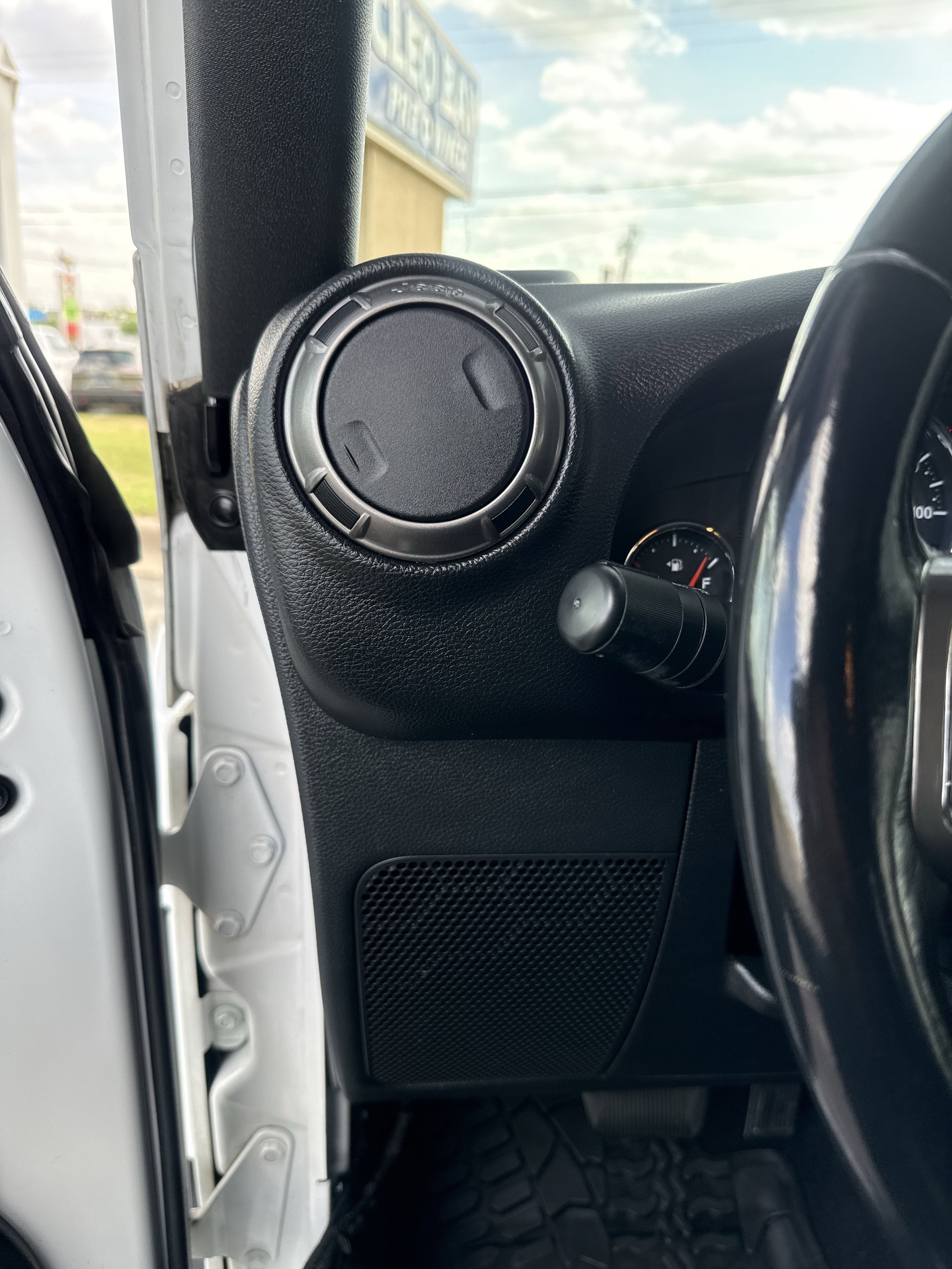 Used 2018 Jeep Wrangler Unlimited Sahara AWD/4WD image 26