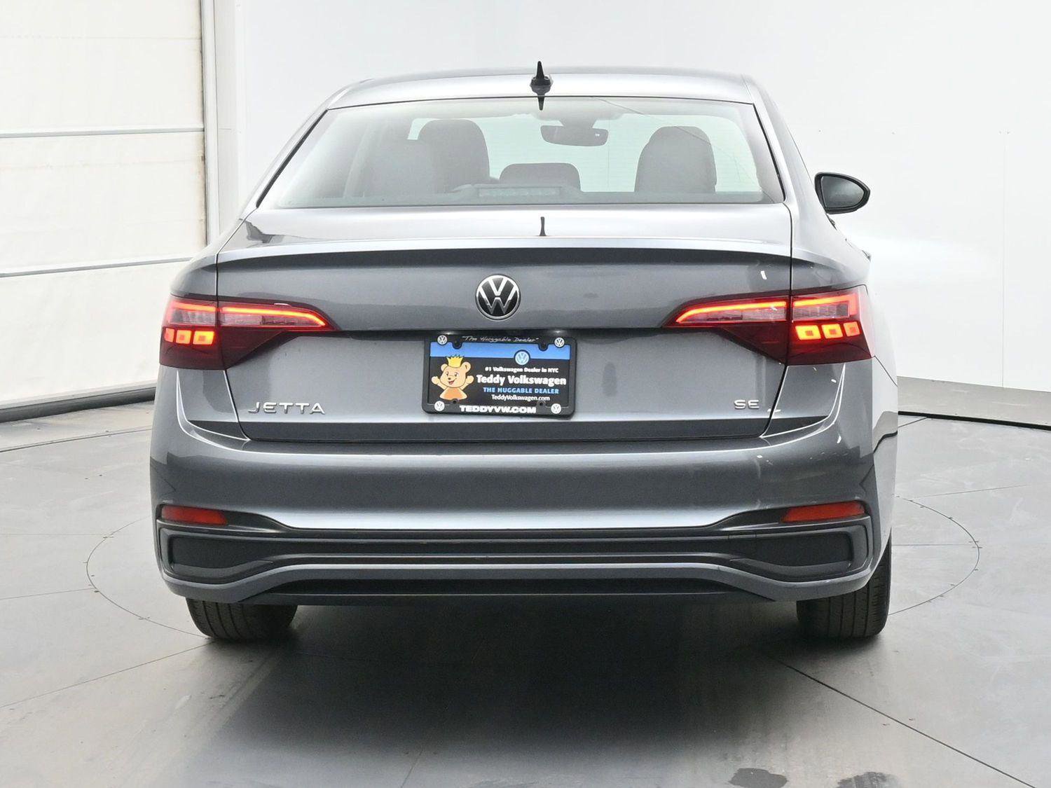 Certified 2023 Volkswagen Jetta SE image 19