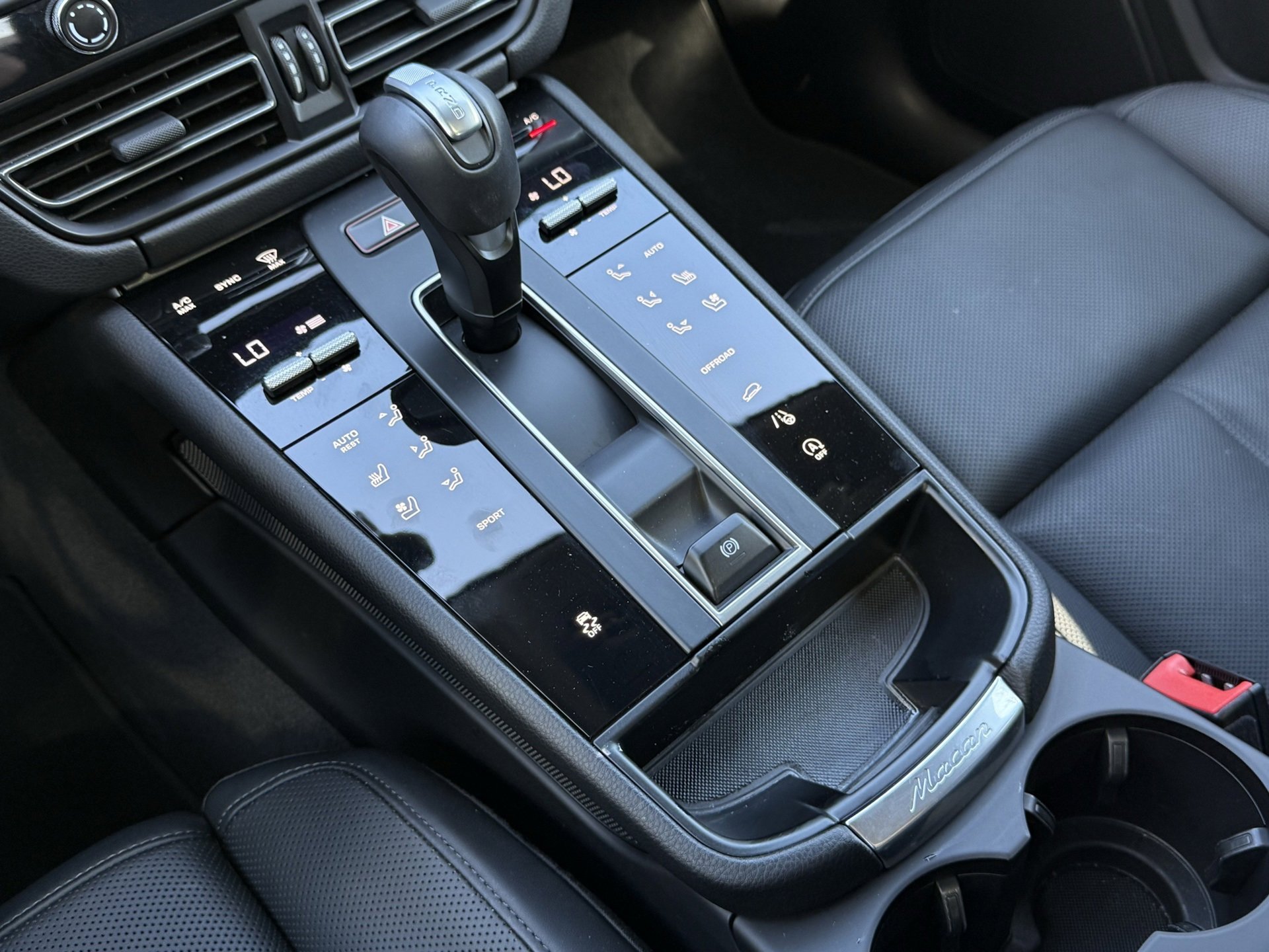 Used 2025 Porsche Macan image 22