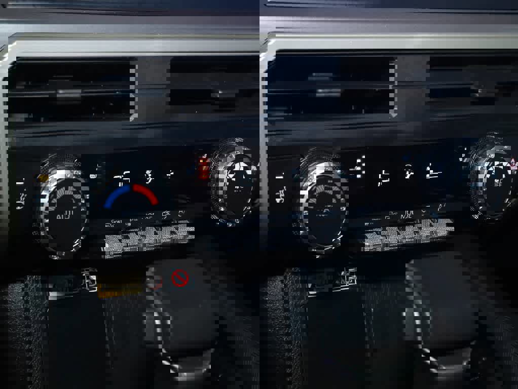 Certified 2024 Toyota Tacoma SR5 AWD/4WD image 25