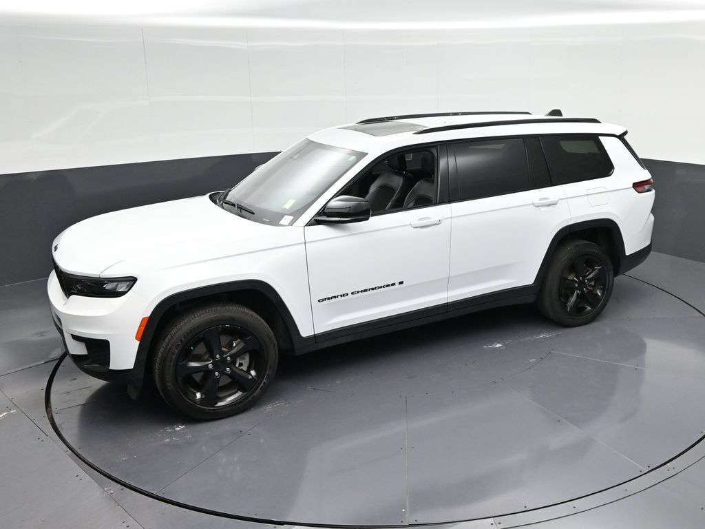 Used 2023 Jeep Grand Cherokee L Laredo RWD image 25