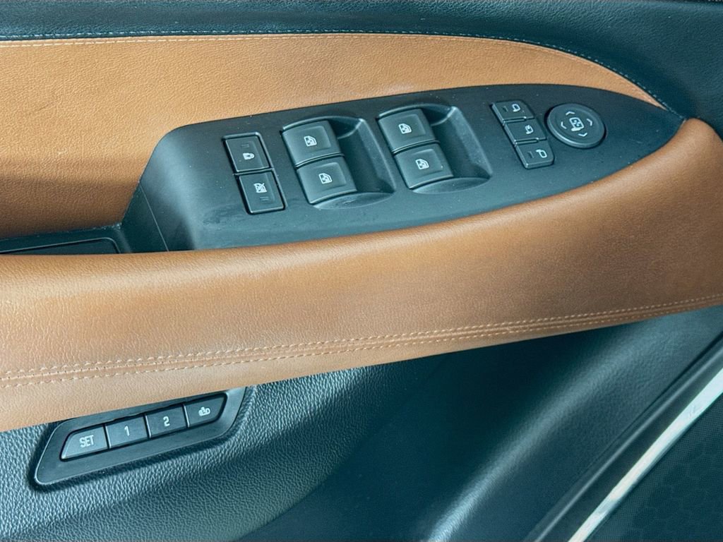 Used 2017 Cadillac Escalade Premium Luxury image 18