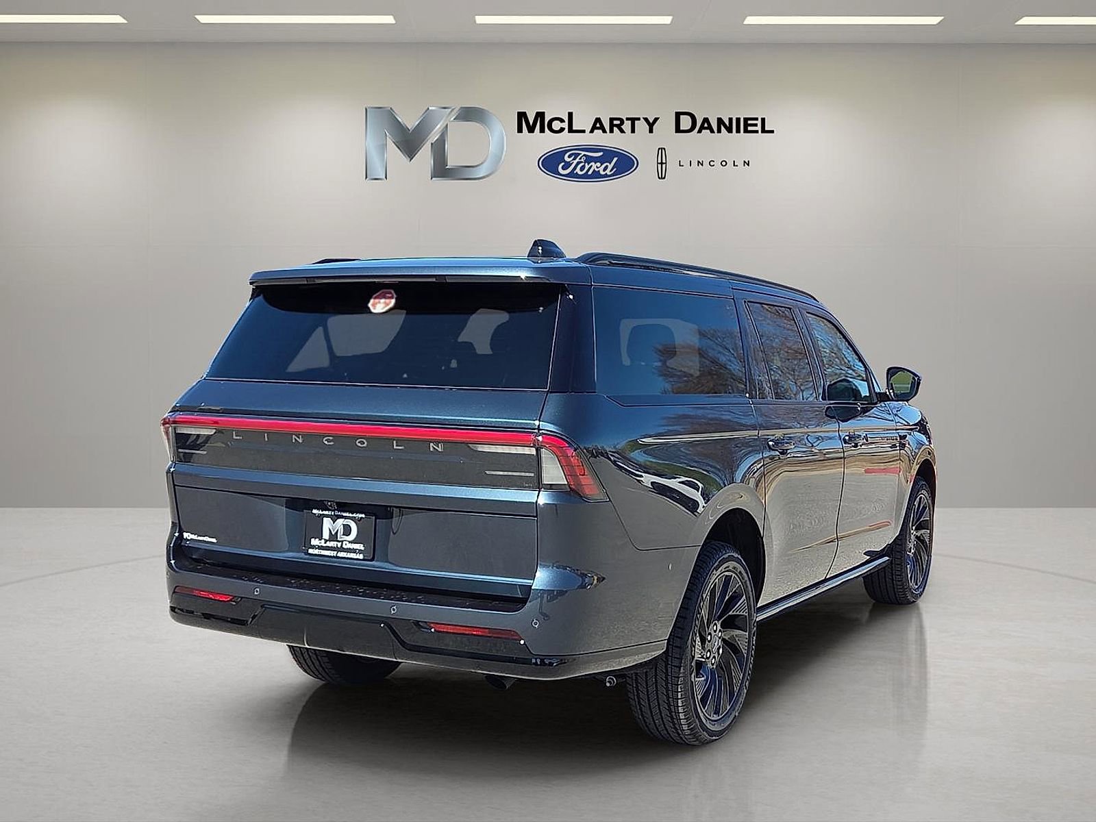 New 2026 Lincoln Navigator L Reserve w/ Jet Appearance Package image 5