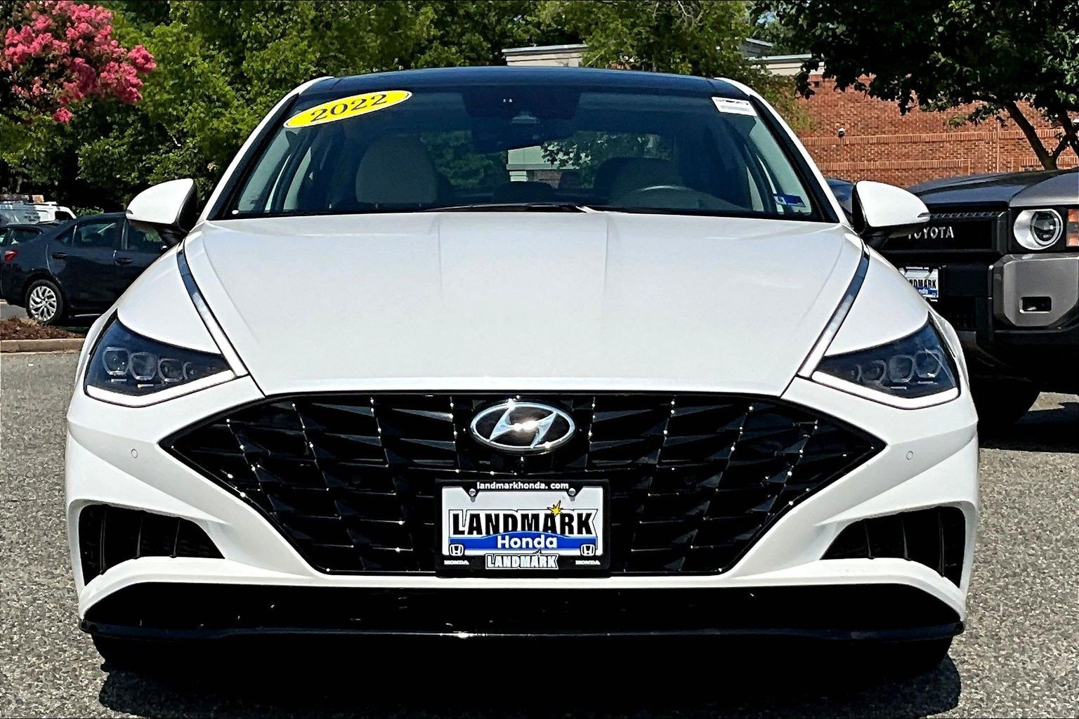 Used 2022 Hyundai Sonata Limited w/ Cargo Package FWD image 3