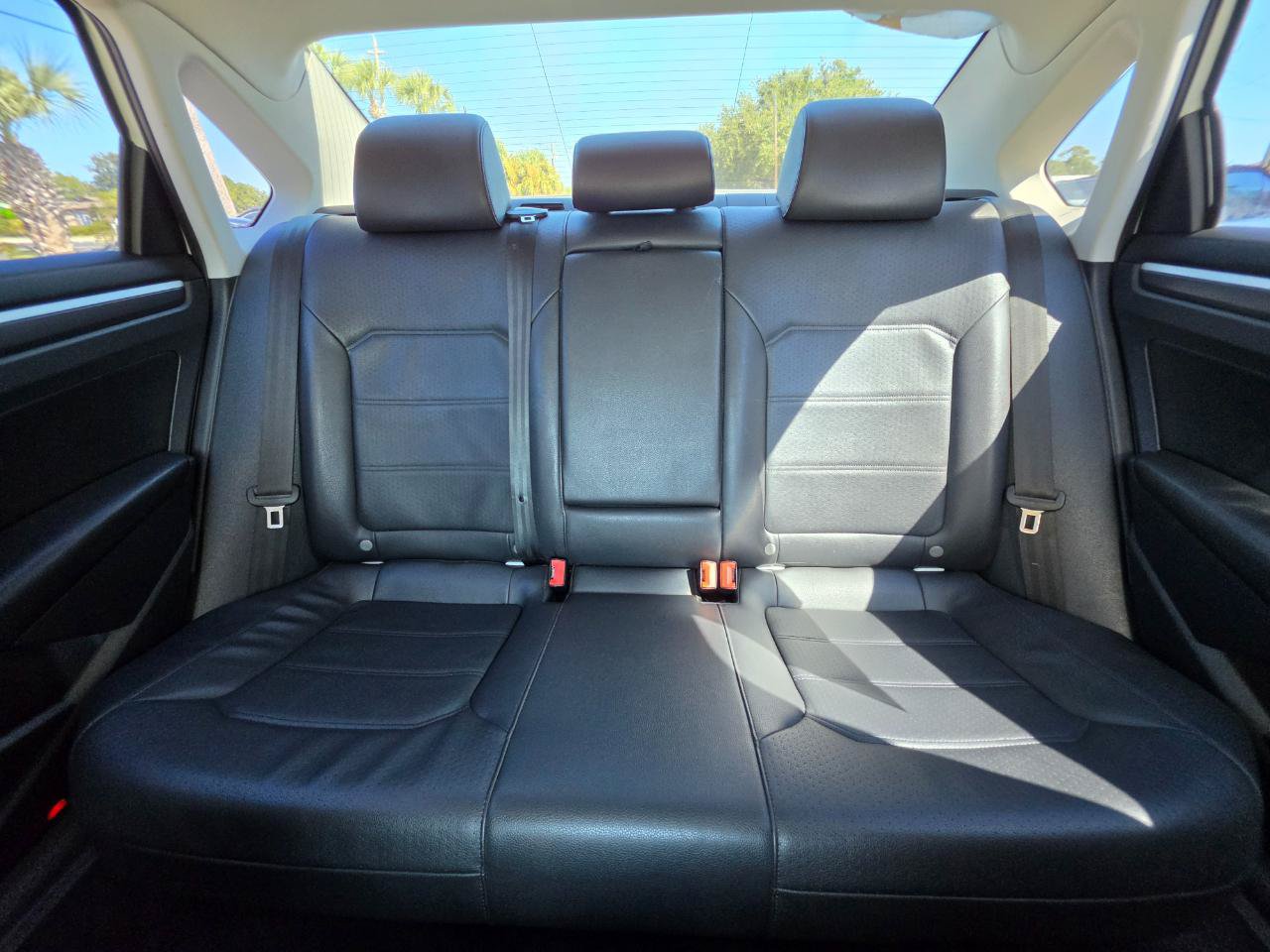 Used 2018 Volkswagen Passat 2.0T R-Line FWD image 12