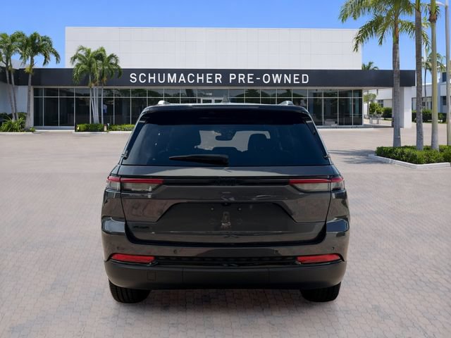 Used 2024 Jeep Grand Cherokee Altitude AWD/4WD image 6