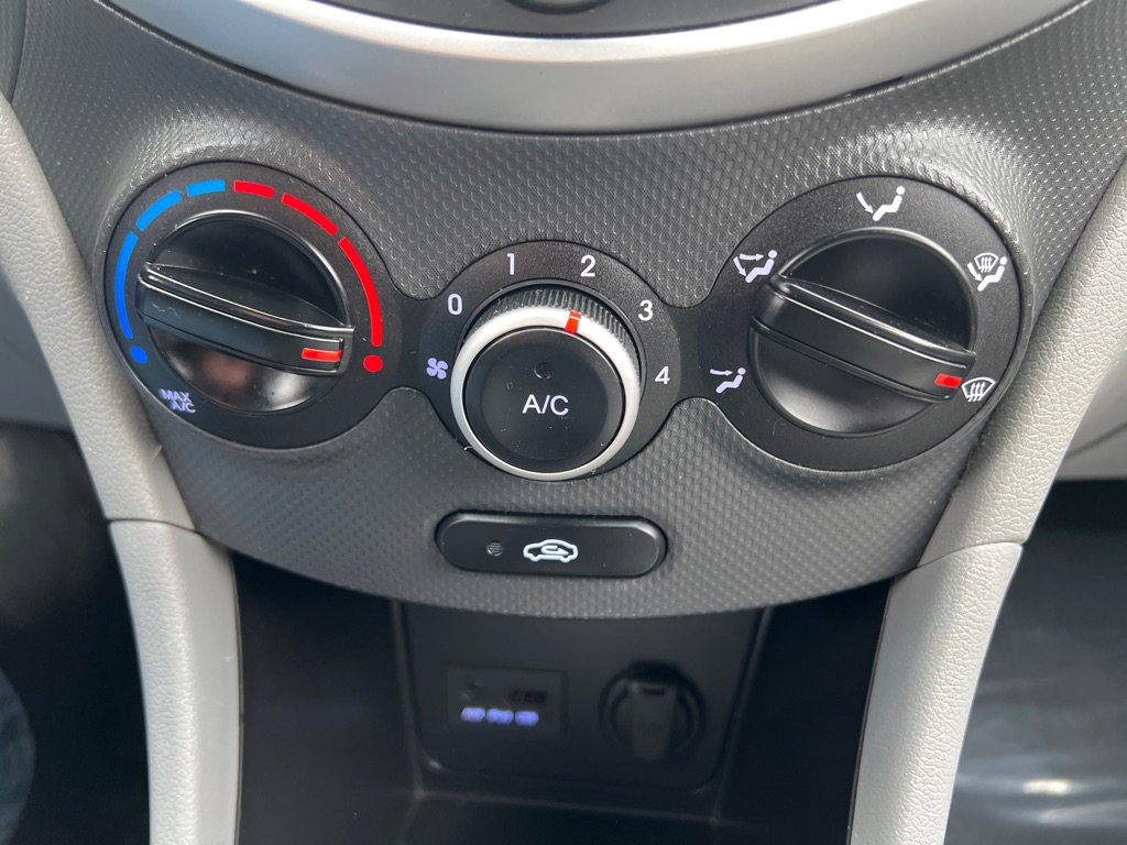 Used 2013 Hyundai Accent GLS image 23