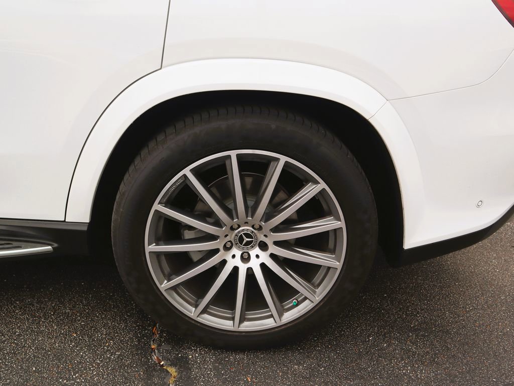 Used 2025 Mercedes-Benz GLS 580 4MATIC image 9