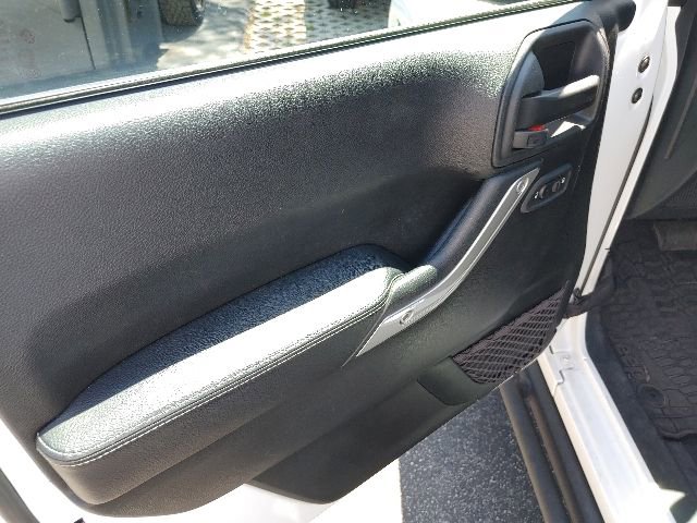 Used 2017 Jeep Wrangler Unlimited Rubicon AWD/4WD image 6