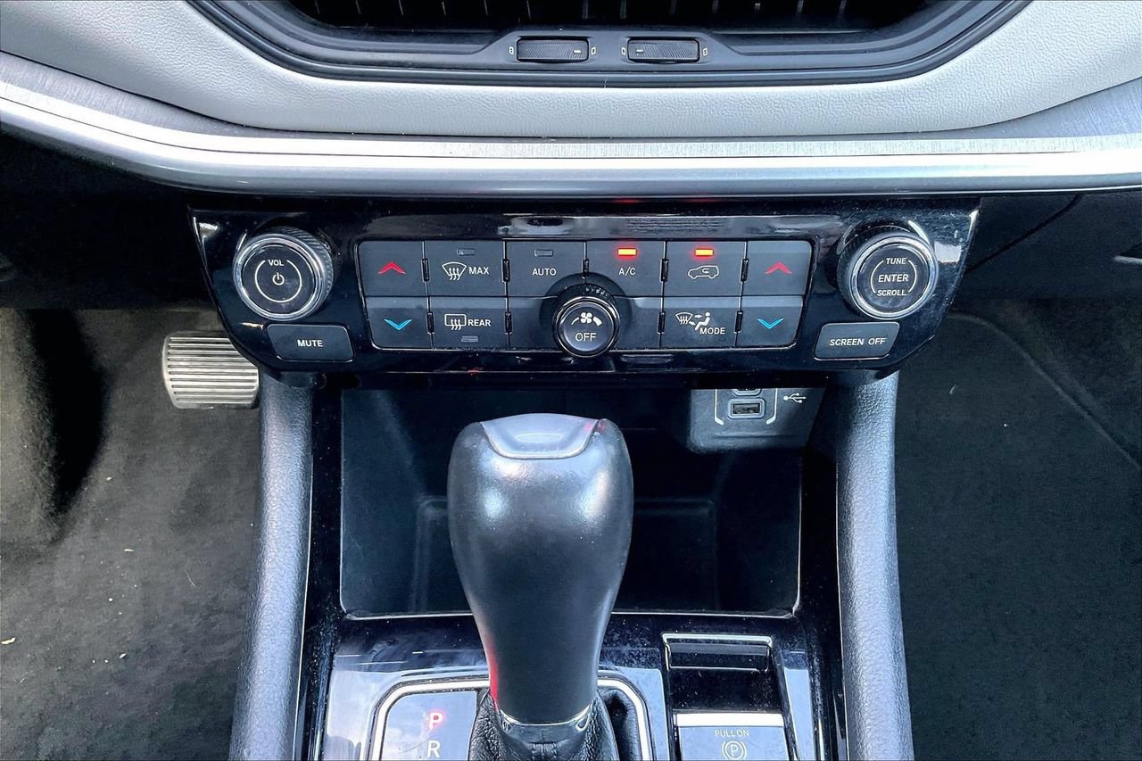 Used 2025 Jeep Compass Limited AWD/4WD image 17