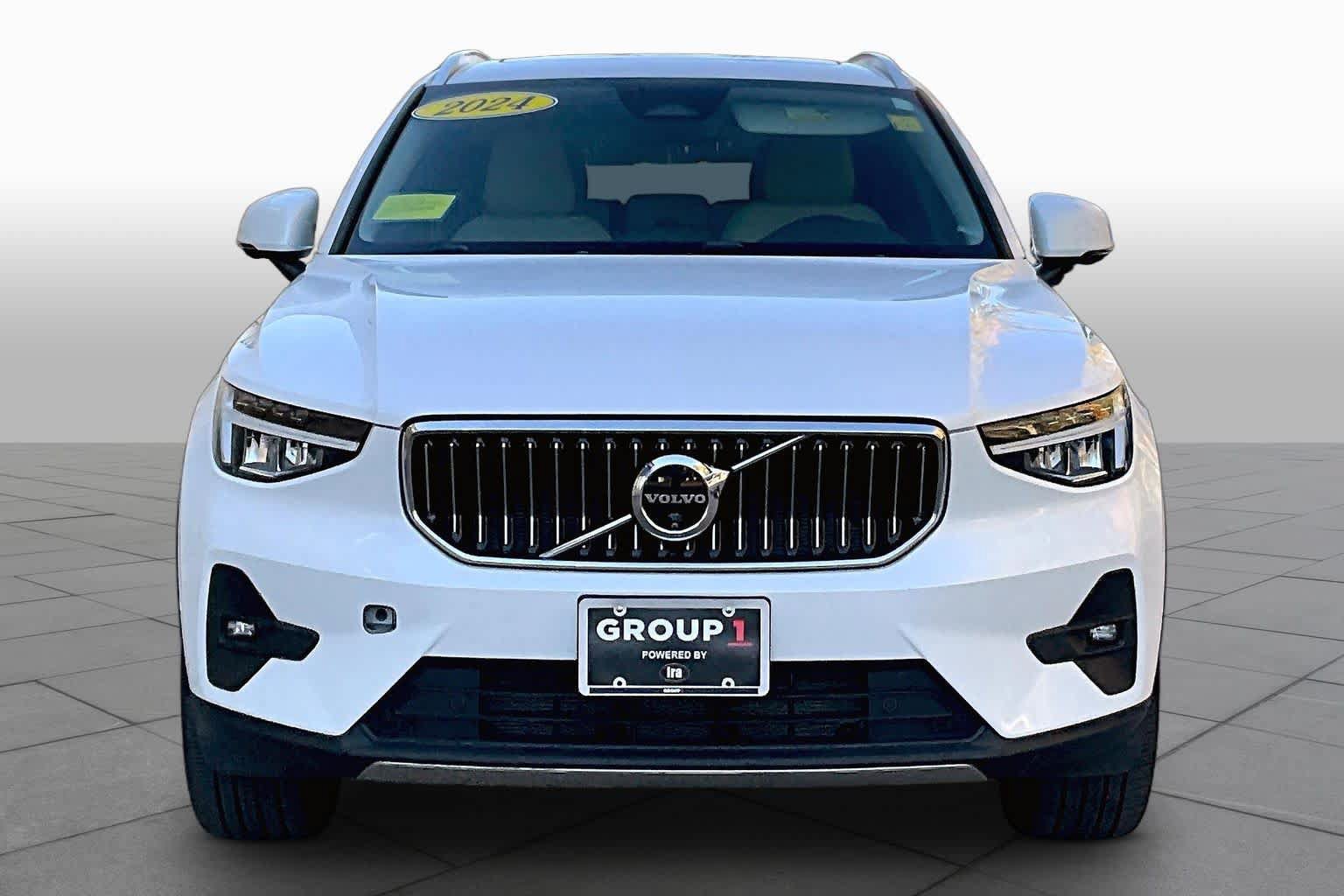 Certified 2024 Volvo XC40 B5 Plus w/ Protection Package Premier AWD/4WD image 4