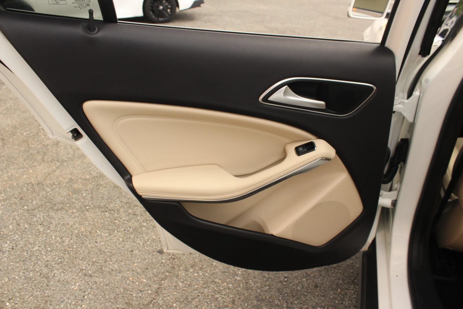 Used 2020 Mercedes-Benz GLA 250 4MATIC w/ Premium Package image 21