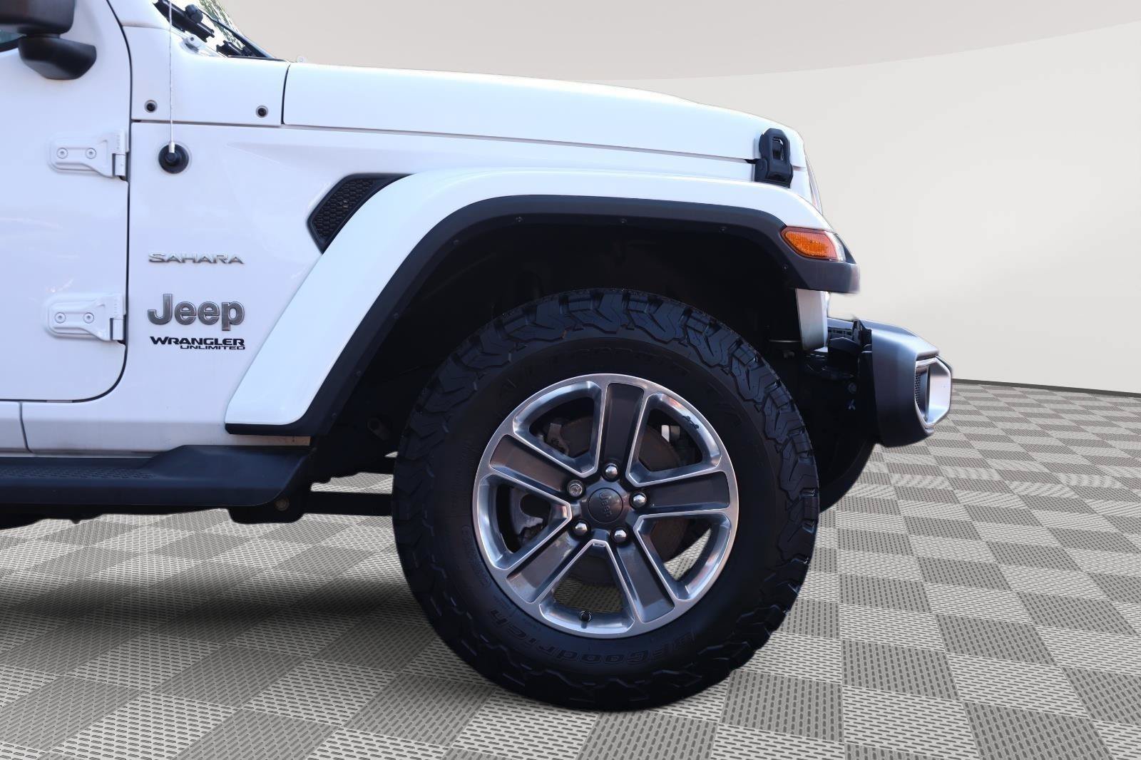 Used 2020 Jeep Wrangler Unlimited Sahara w/ Cold Weather Group AWD/4WD image 9