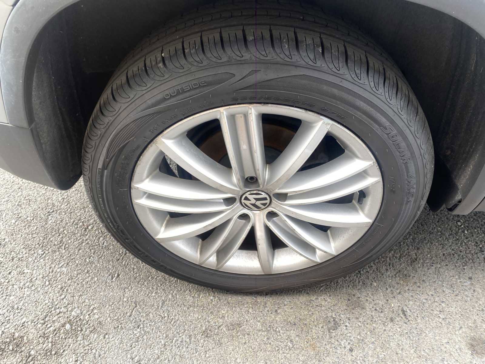 Used 2012 Volkswagen Tiguan SE image 31