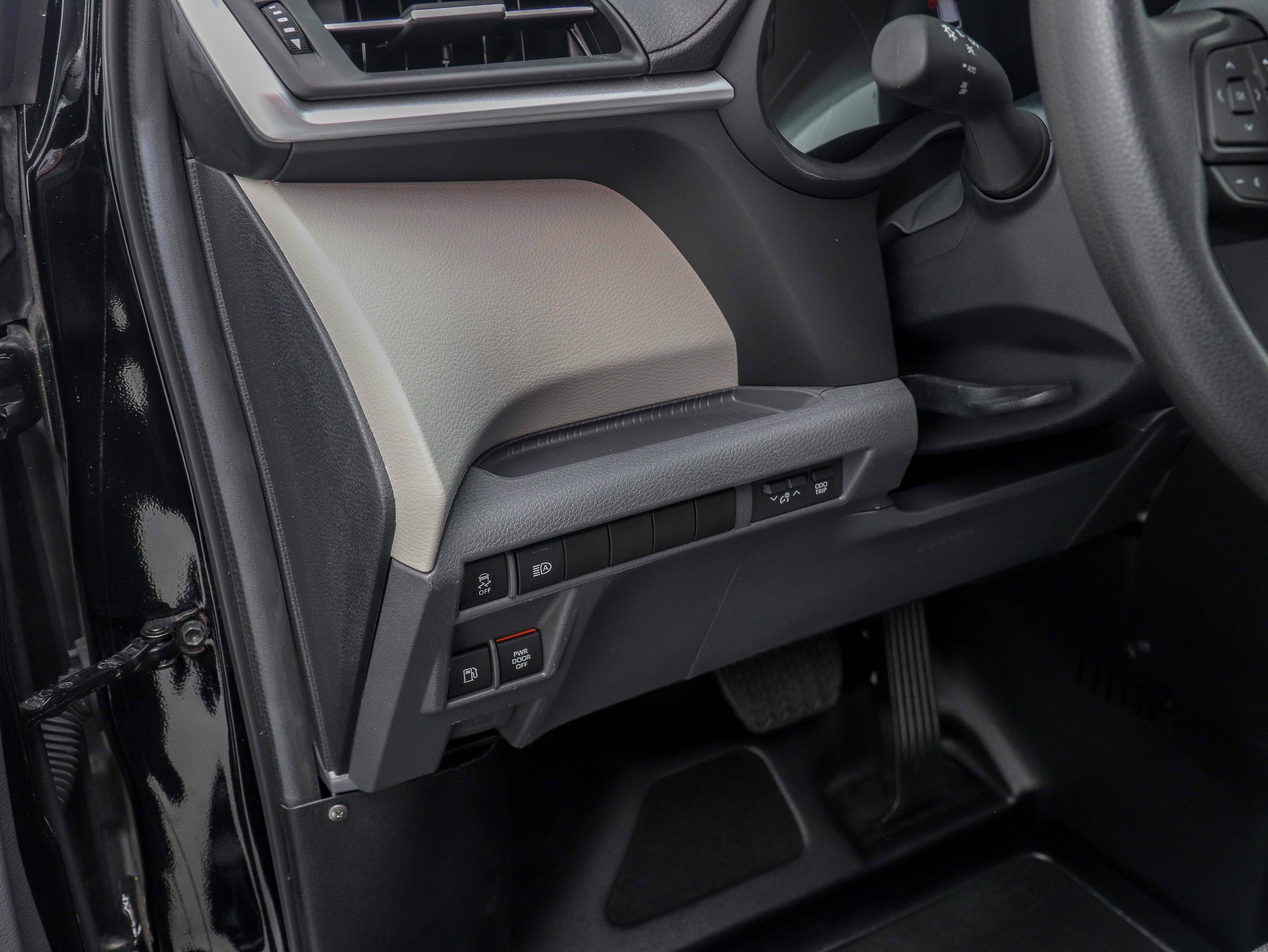 Used 2024 Toyota Sienna LE FWD image 24