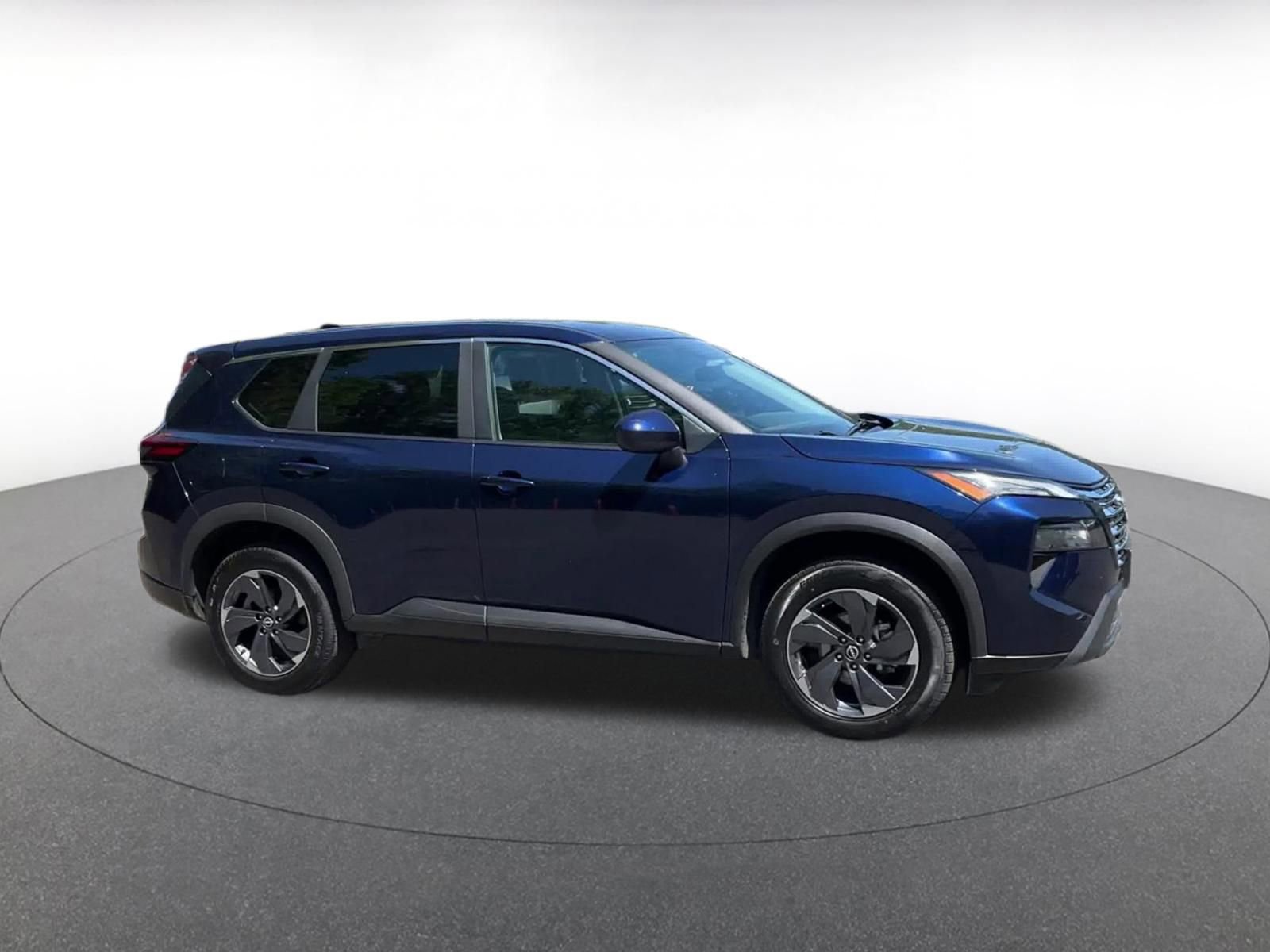 Used 2025 Nissan Rogue SV FWD image 2