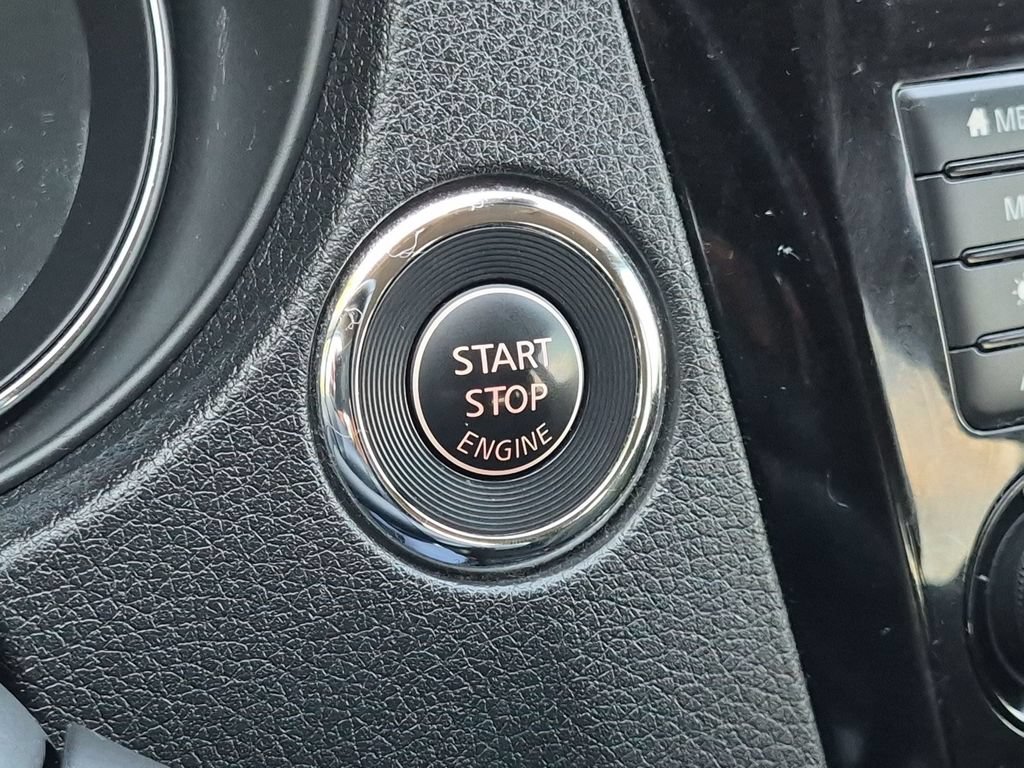 Used 2019 Nissan Rogue SL AWD/4WD image 16