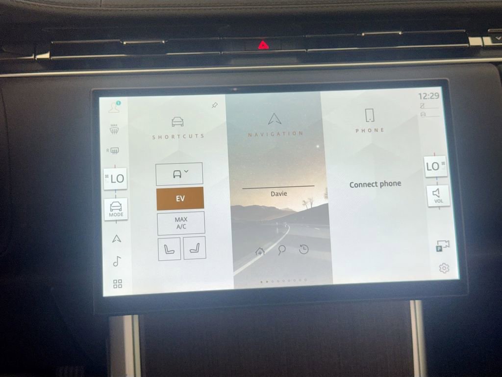 New 2026 Land Rover Range Rover SE image 15