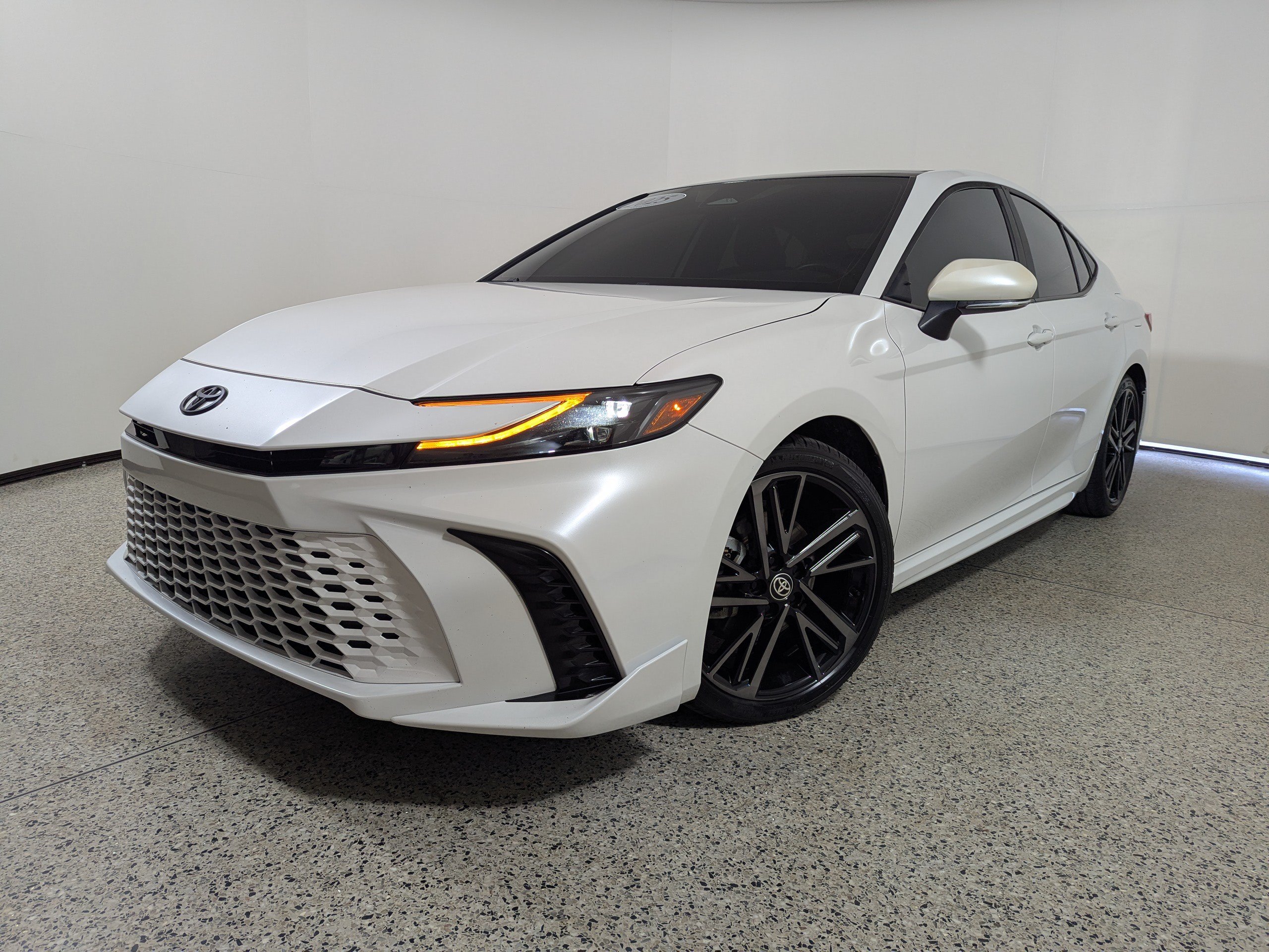 Used 2025 Toyota Camry XSE FWD image 20