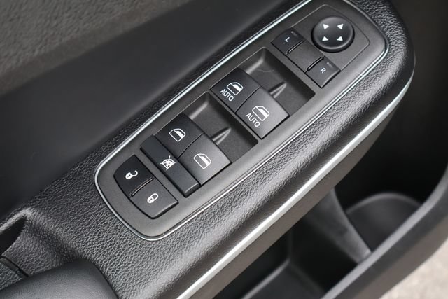 Used 2022 Chrysler 300 Touring w/ Sport Appearance Package RWD image 18