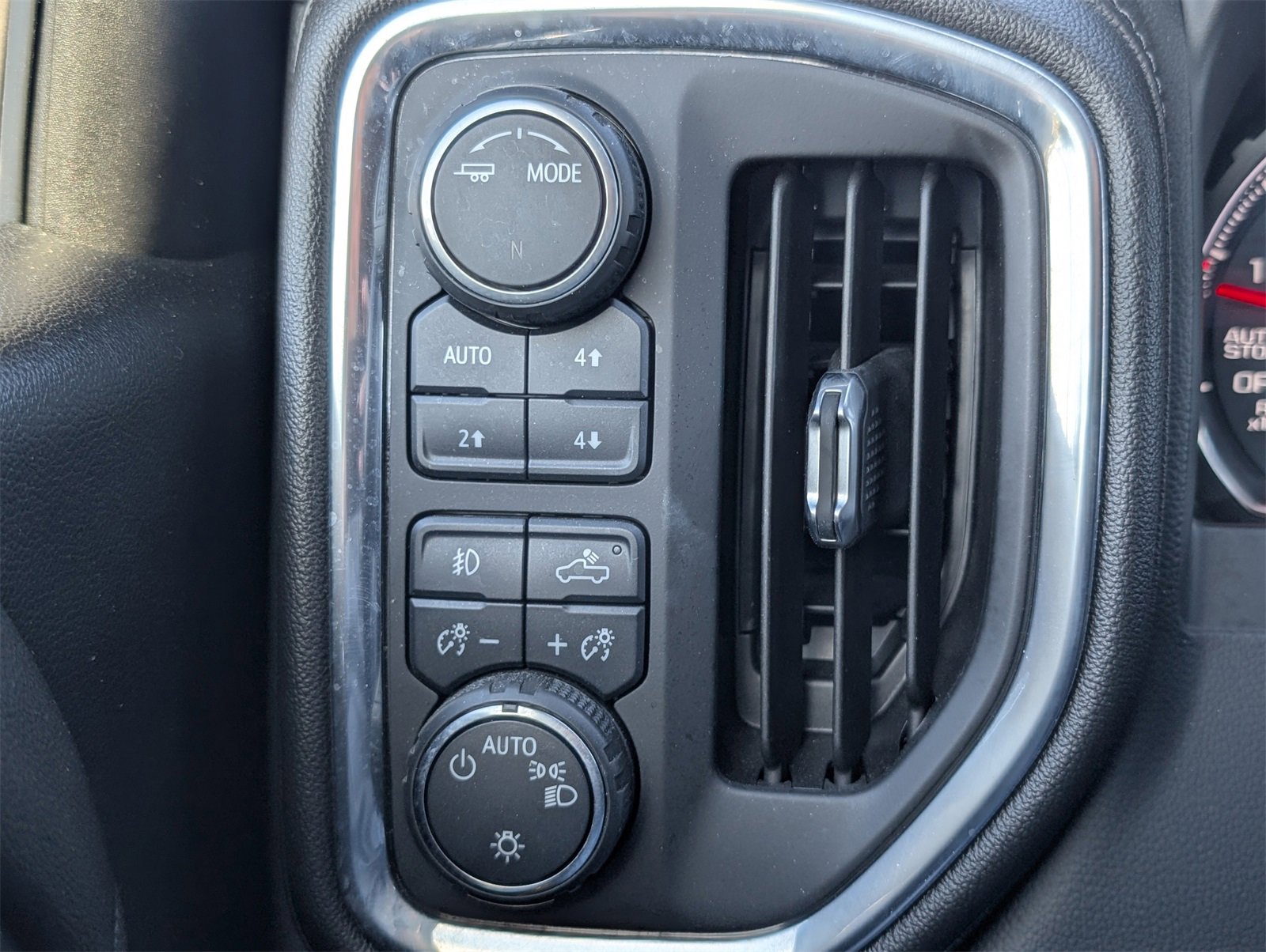 Used 2021 Chevrolet Silverado 1500 LT Trail Boss w/ Convenience Package II image 8