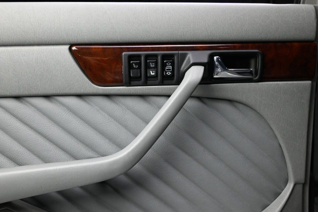 Used 1991 Mercedes-Benz 560 SEL image 46