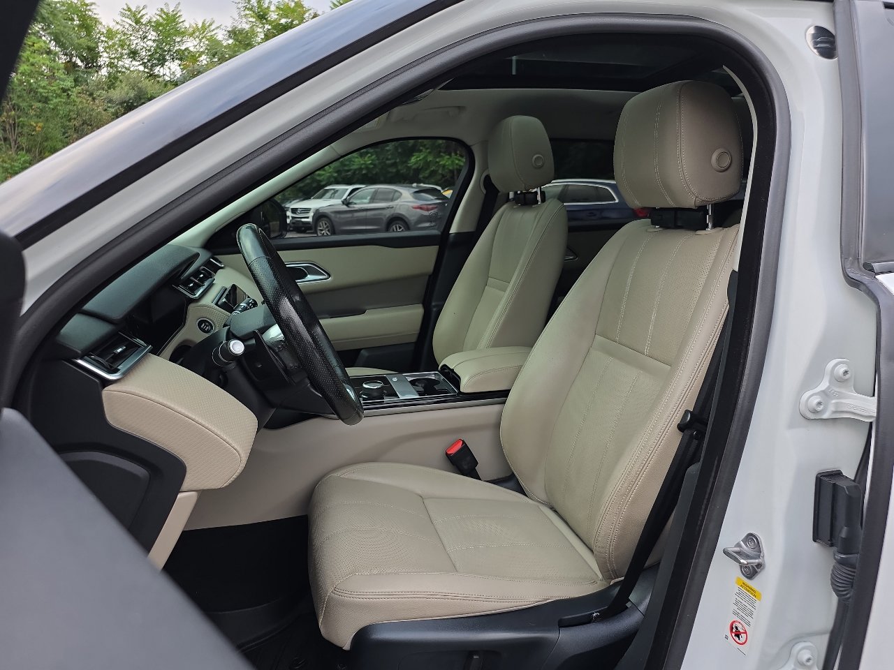 Used 2018 Land Rover Range Rover Velar S image 39