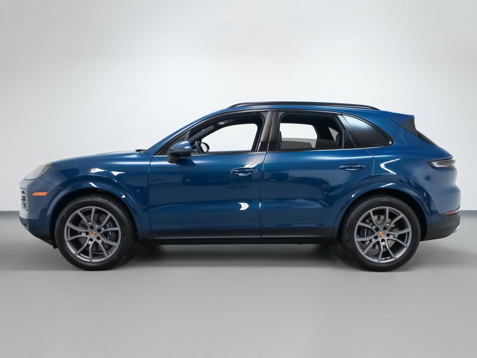 Used 2024 Porsche Cayenne image 2