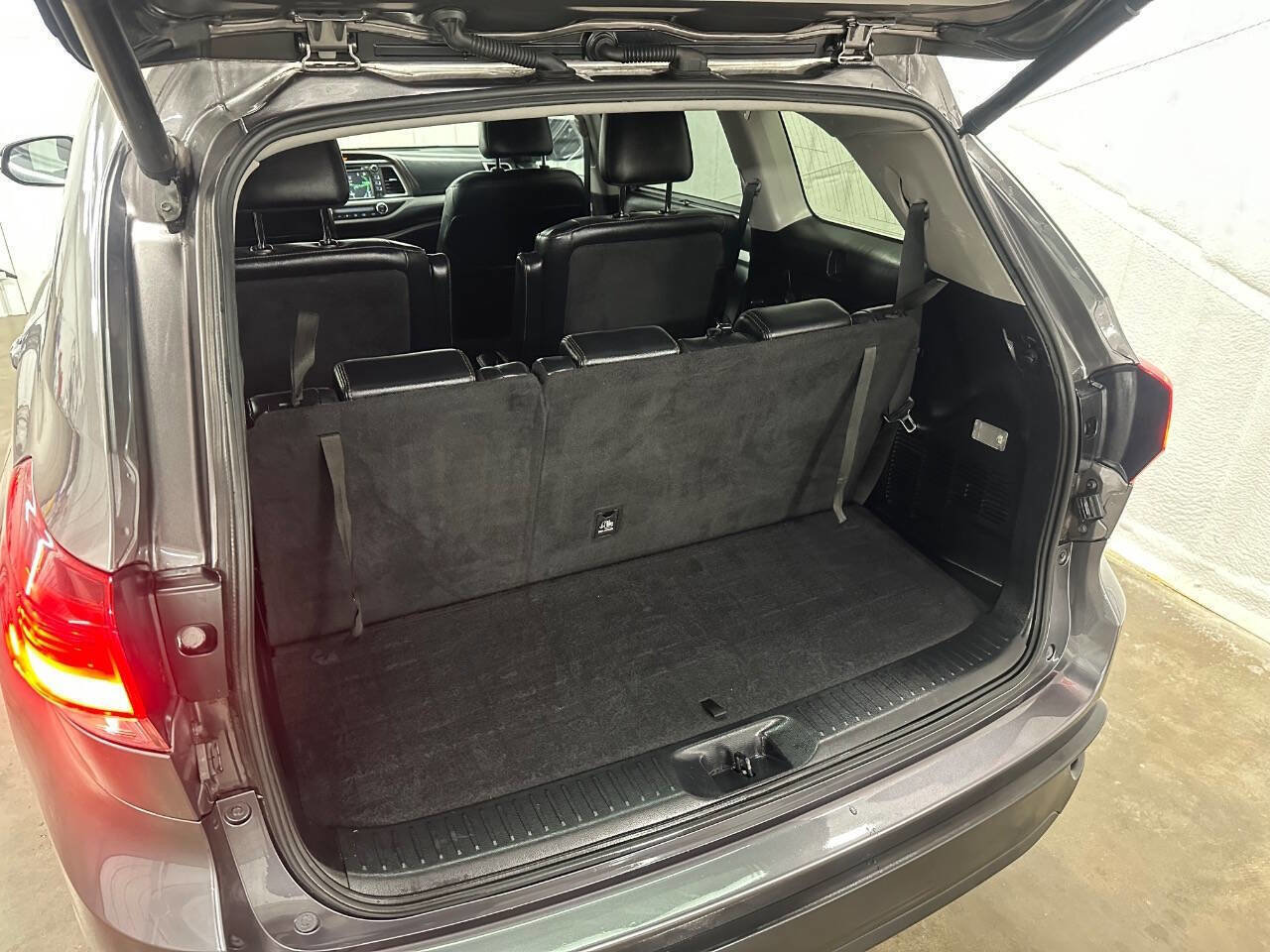 Used 2018 Toyota Highlander XLE image 44