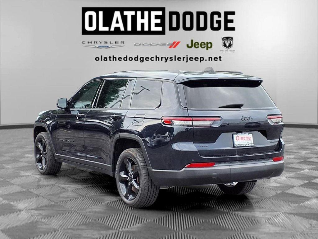 Used 2024 Jeep Grand Cherokee L Limited w/ Black Appearance Package AWD/4WD image 3
