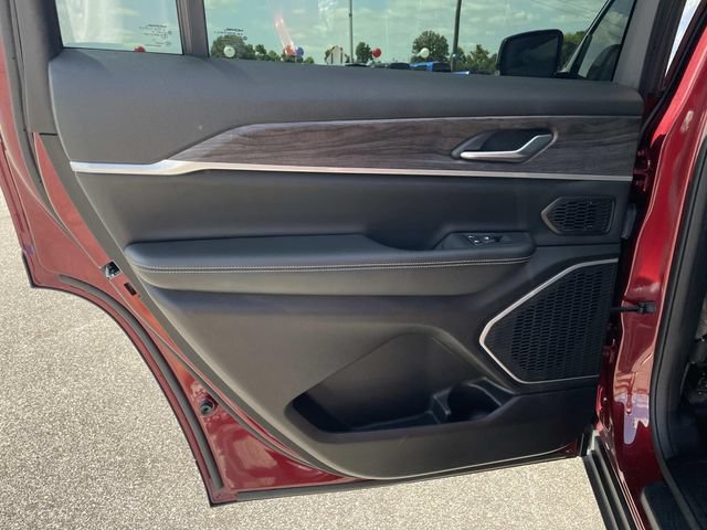 Used 2022 Jeep Grand Cherokee L Limited w/ Trailer Tow Group (B) RWD image 11