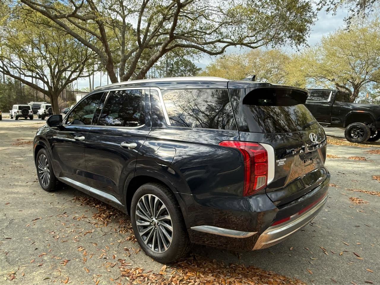 Used 2025 Hyundai Palisade Calligraphy FWD image 3