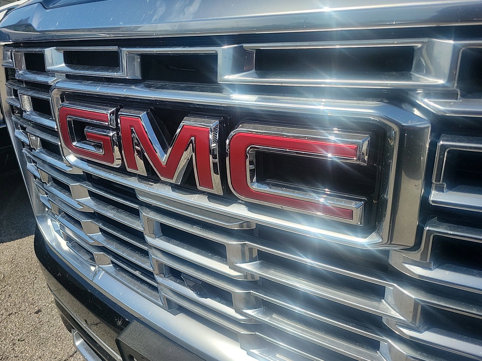Used 2025 GMC Yukon XL Denali image 8