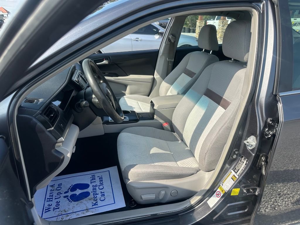 Used 2014 Toyota Camry LE image 6