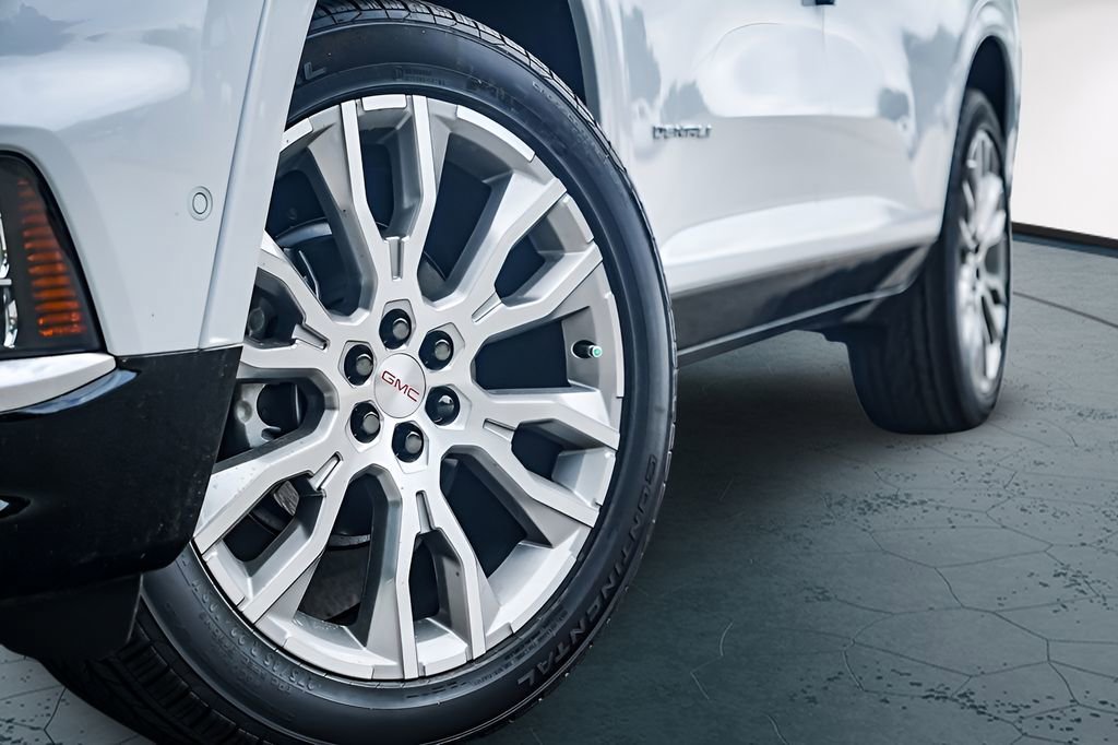 New 2026 GMC Acadia Denali w/ Super Cruise Package FWD image 2