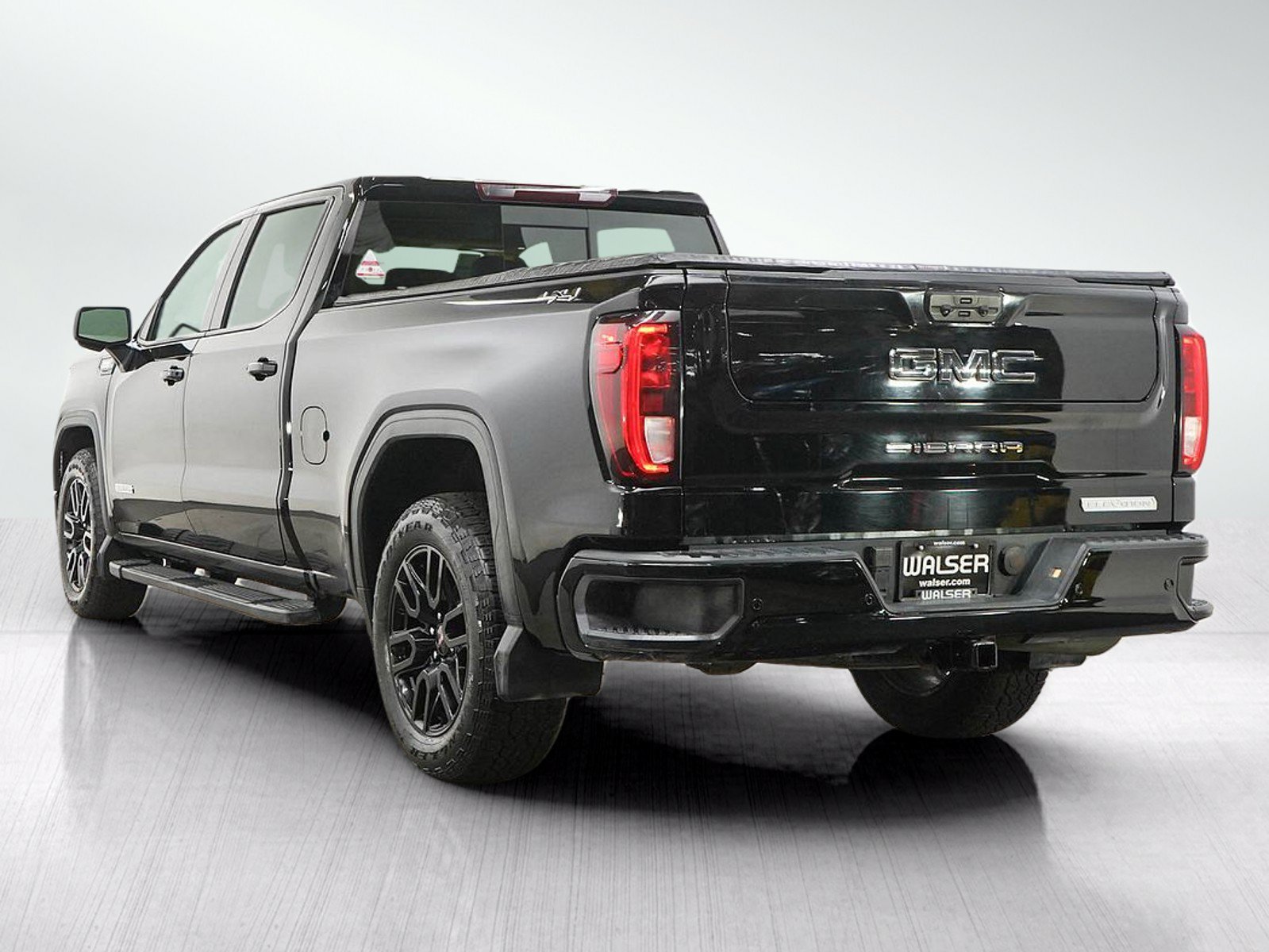 Used 2024 GMC Sierra 1500 Elevation w/ Elevation Premium Package AWD/4WD image 3
