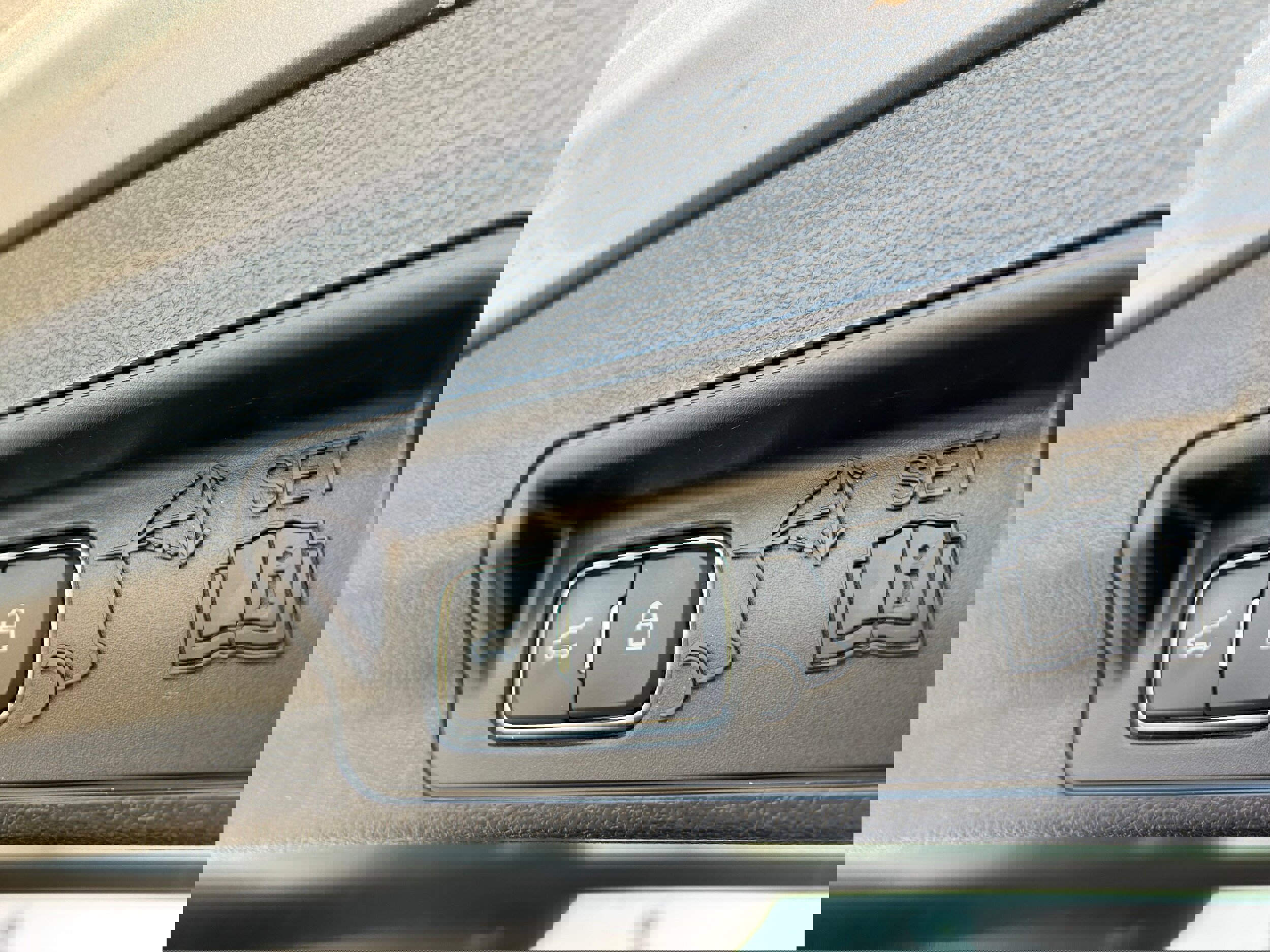 Used 2020 Ford Explorer XLT image 8