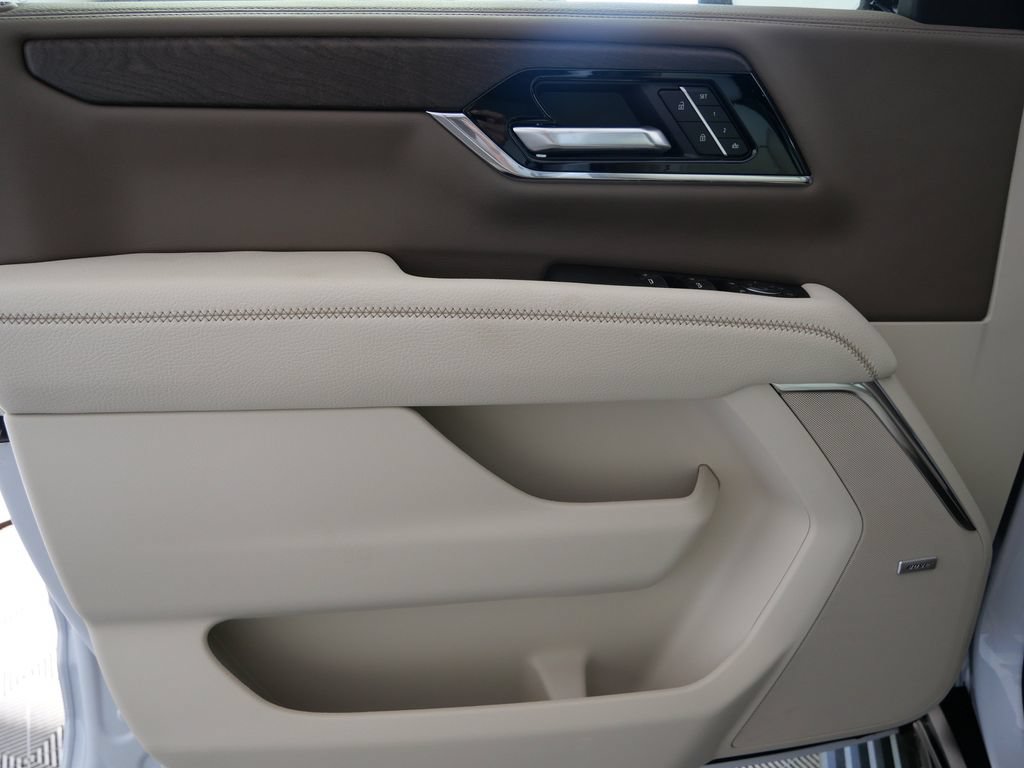 New 2026 GMC Yukon XL Denali w/ Denali Reserve Package AWD/4WD image 10