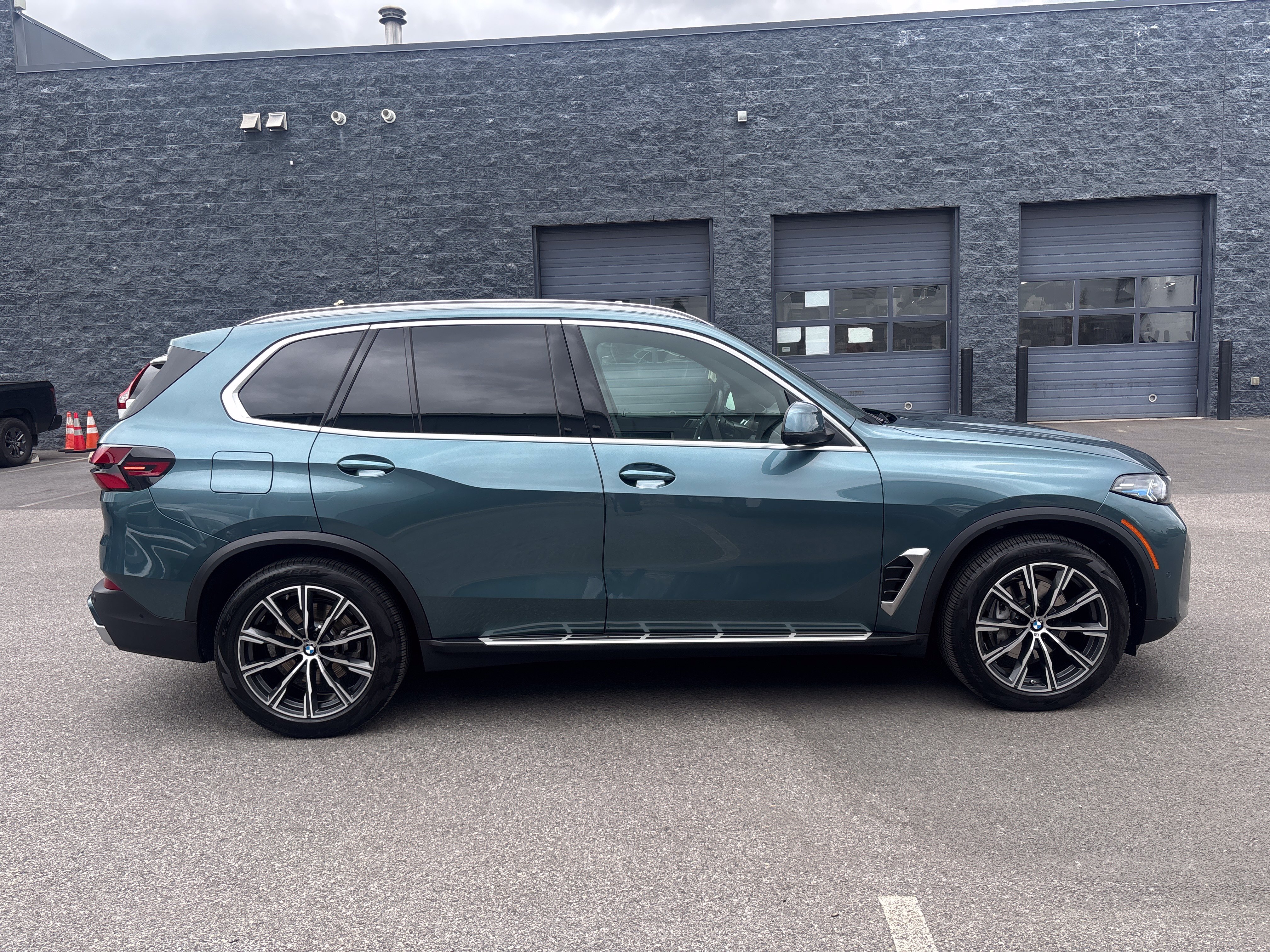 Used 2025 BMW X5 xDrive40i AWD/4WD image 23