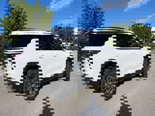 Used 2024 Chevrolet Traverse LT image 4