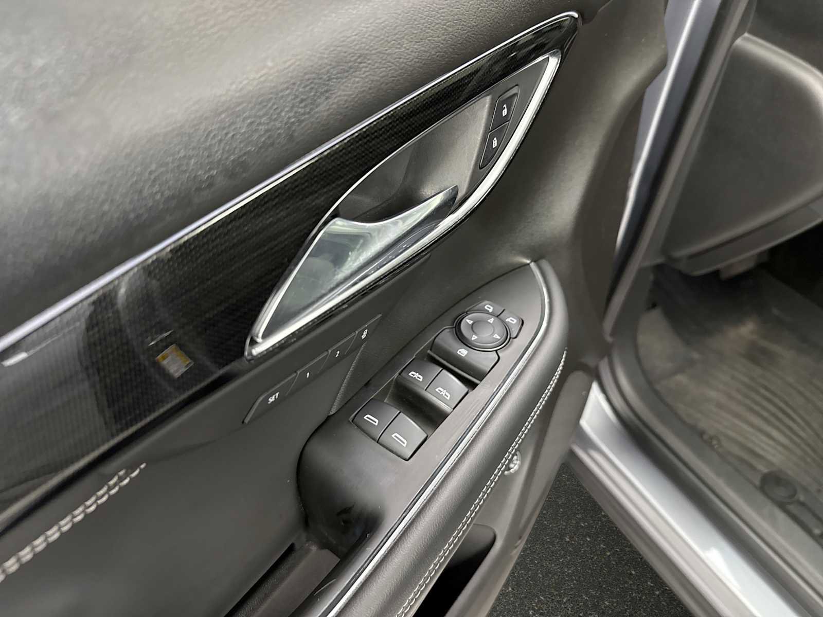 Used 2021 Buick Envision Essence w/ Sport Touring Package image 21