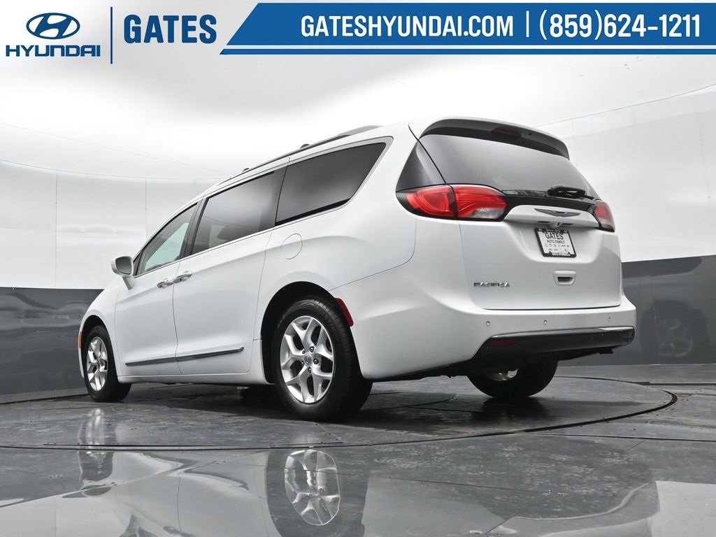 Used 2017 Chrysler Pacifica Touring-L Plus image 74