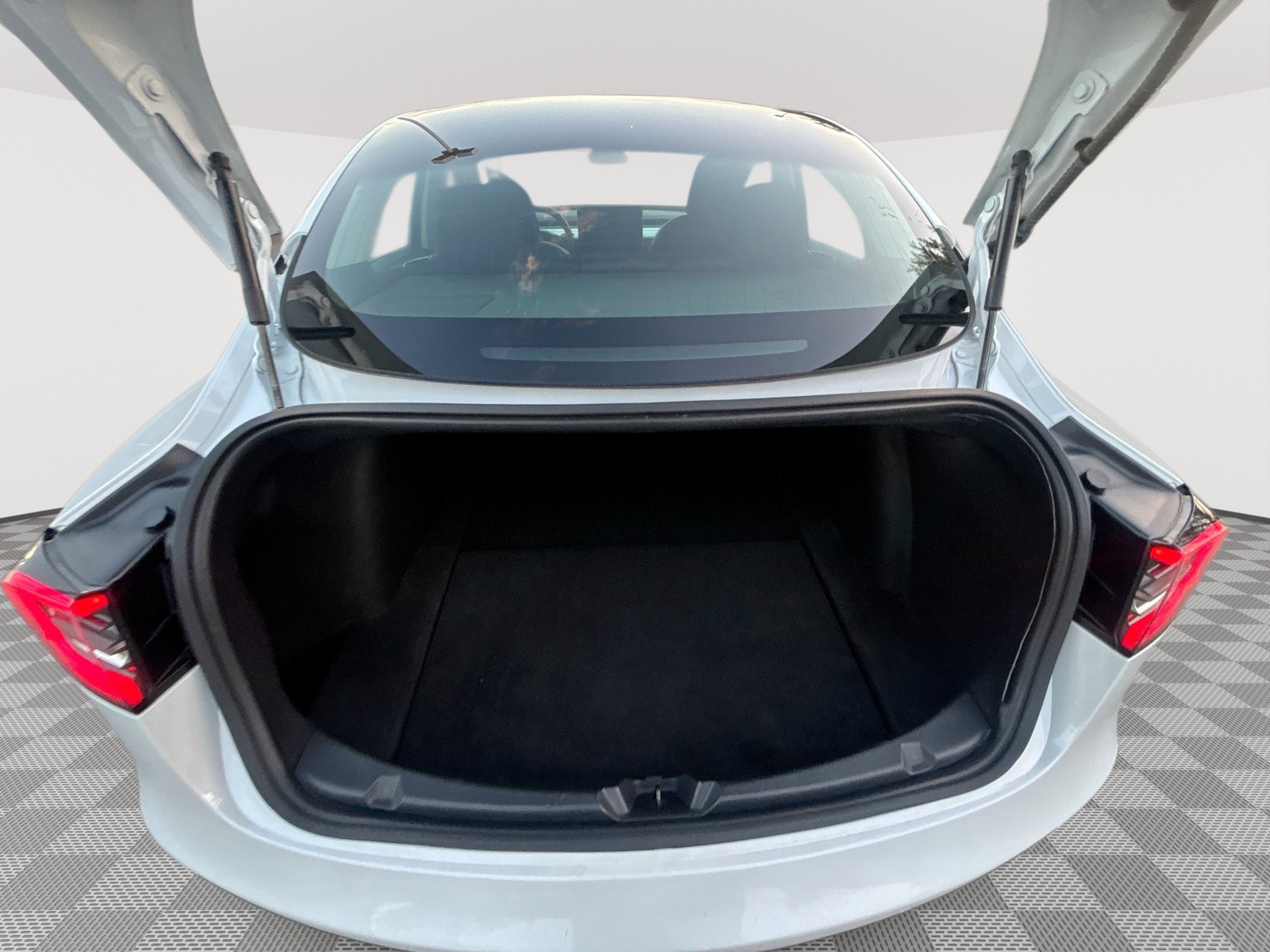 Used 2020 Tesla Model 3 Standard Range Plus RWD image 22