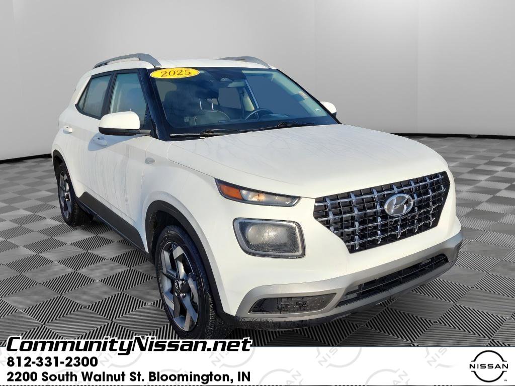 Used 2025 Hyundai Venue SEL video 1