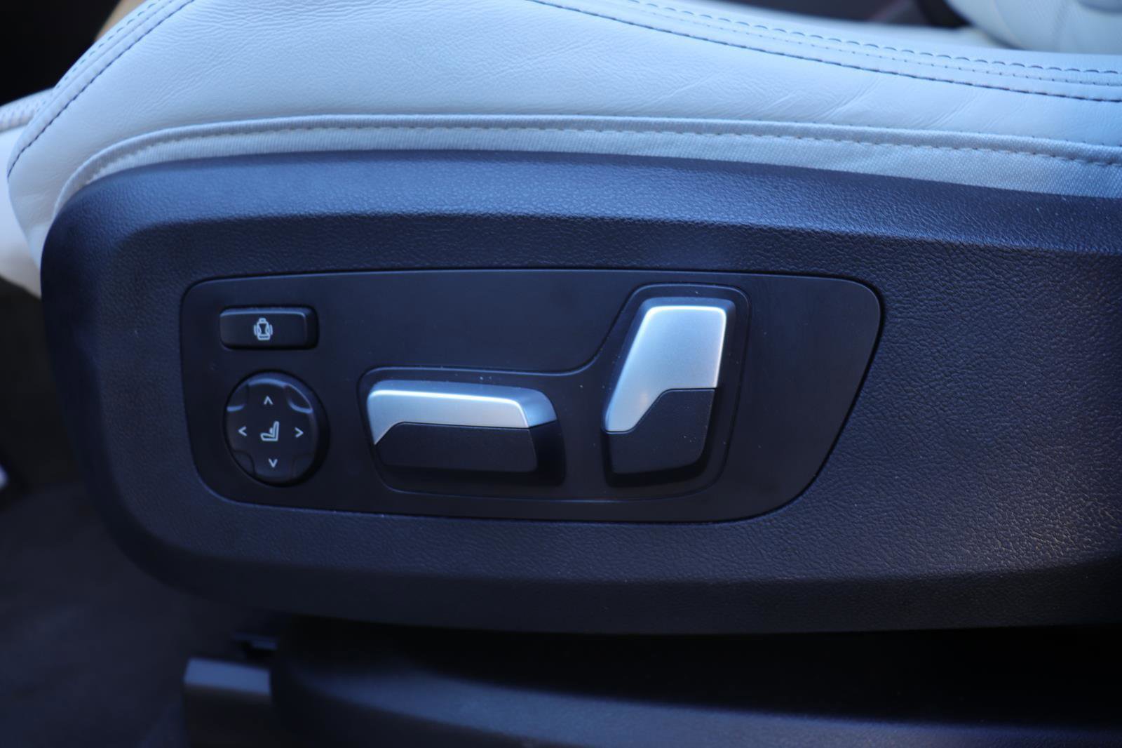 Certified 2024 BMW X5 sDrive40i w/ M Sport Package image 27