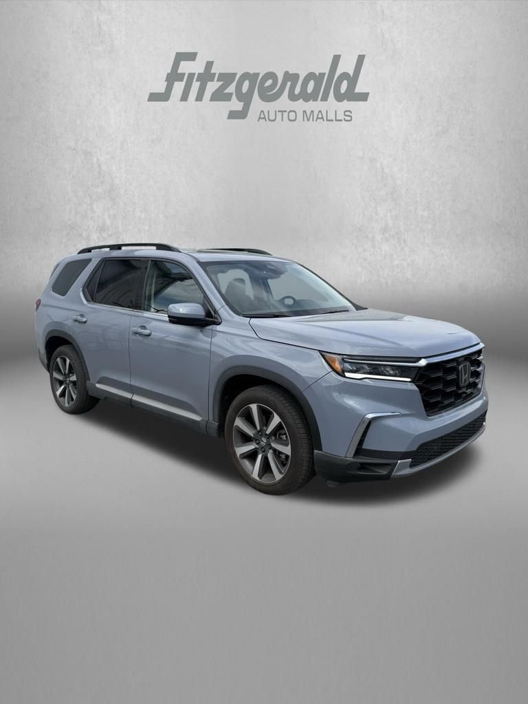 Used 2025 Honda Pilot Touring image 6
