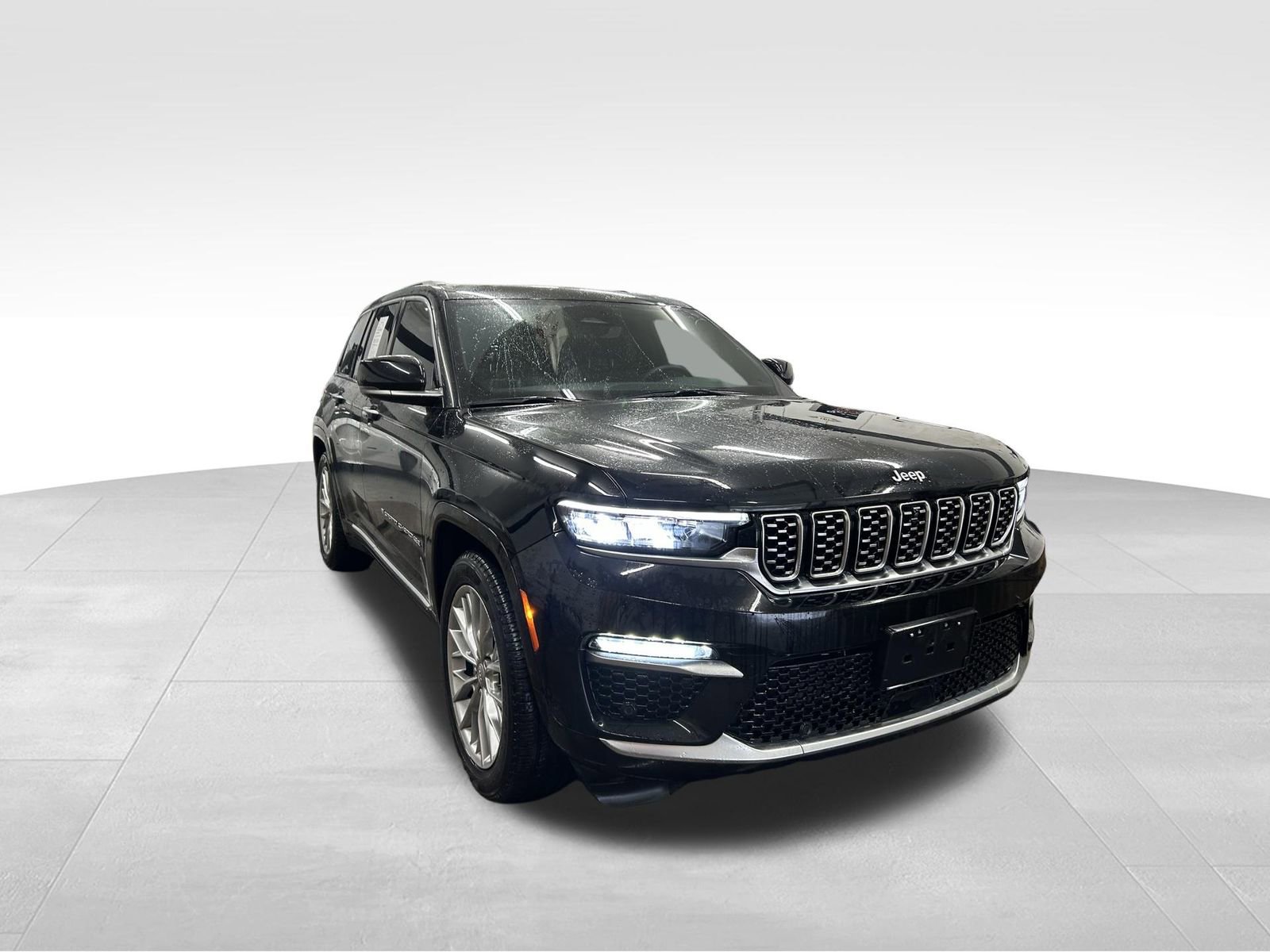 Certified 2023 Jeep Grand Cherokee Summit w/ Luxury Tech Group V image 9